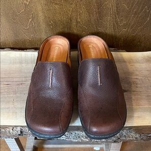Naturalizer Womrn’s Brown Leather Slip-On Clog
